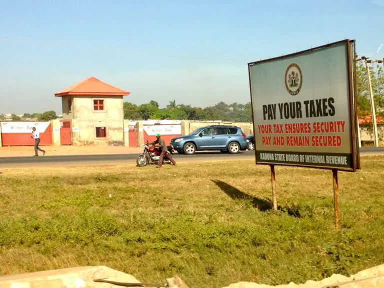 Enforcement, facilitation and trust: why pay taxes?