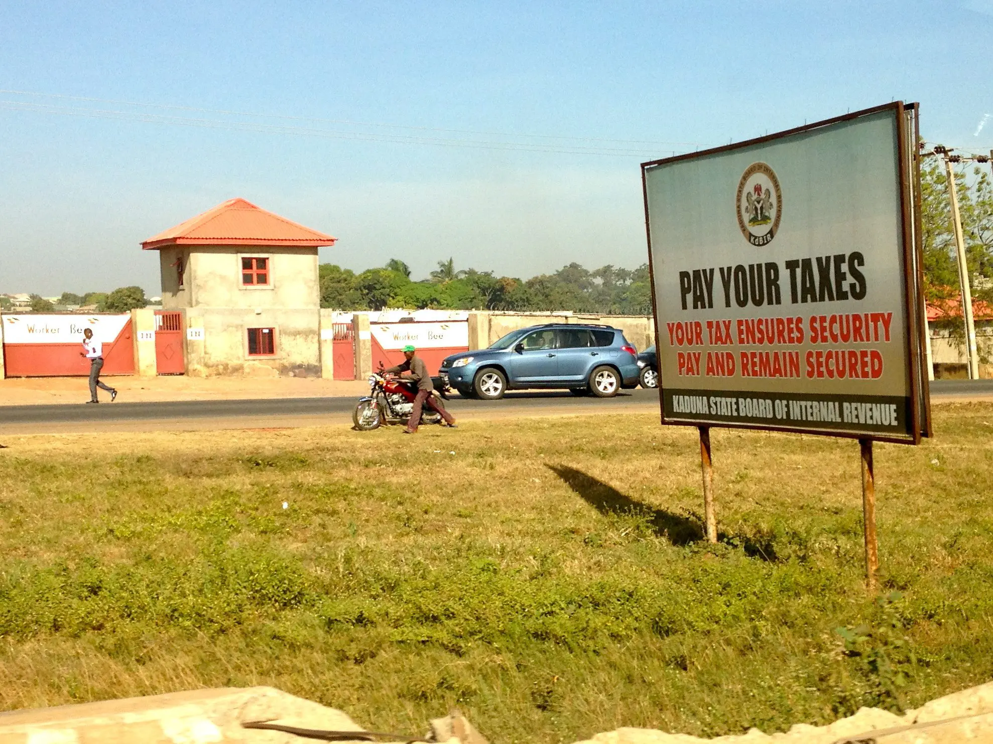 Enforcement, facilitation and trust: why pay taxes?