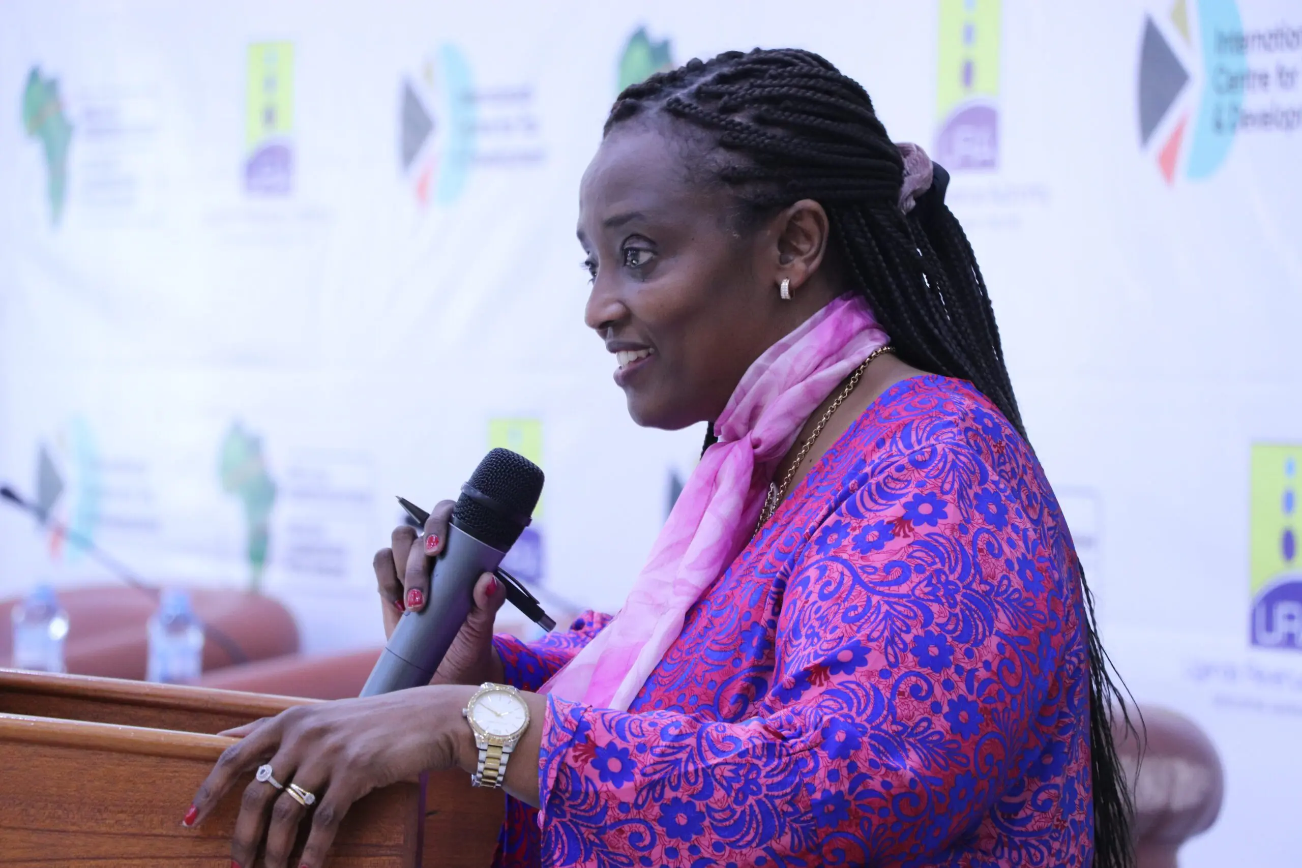 Mary Baine, secrétaire exécutive de l'ATAF, prononce son allocution d'ouverture à l'atelier sur l'imposition des plus aisés en Afrique
