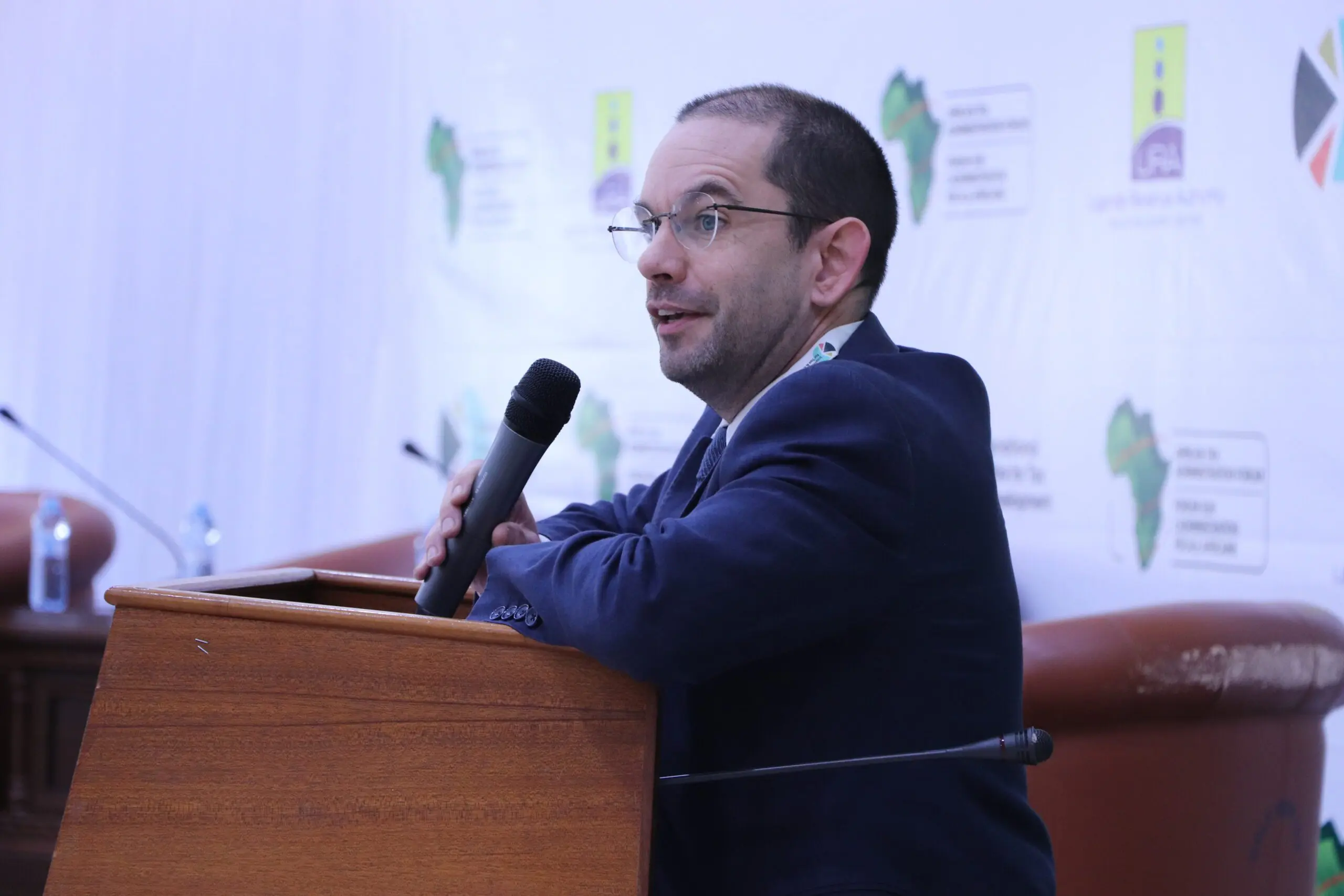 Martin Hearson, directeur de la recherche de l'ICTD, prononce son allocution d'ouverture à l'atelier sur l'imposition des plus aisés en Afrique