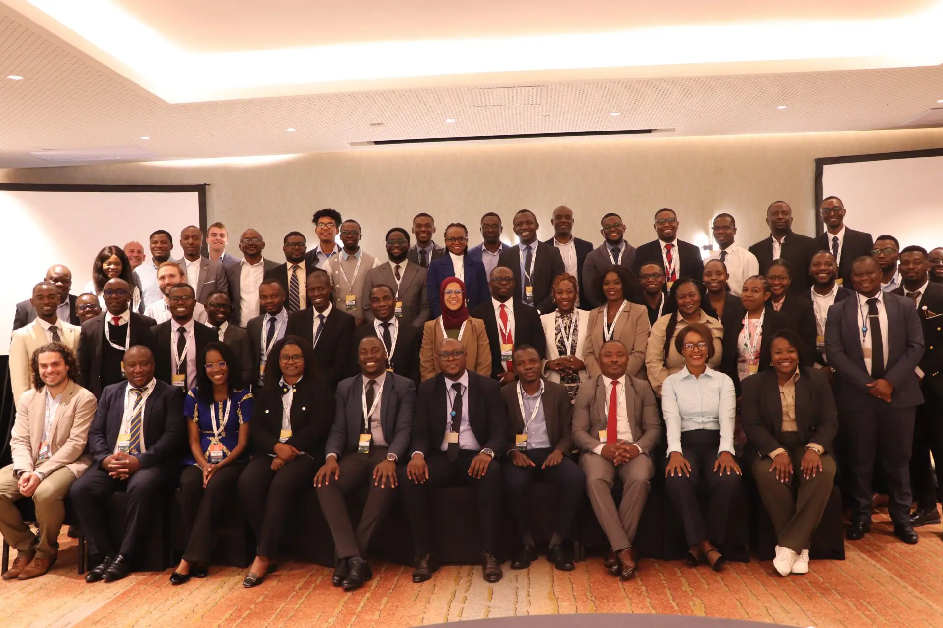 Photo de groupe avec l'ensemble des participants à la session