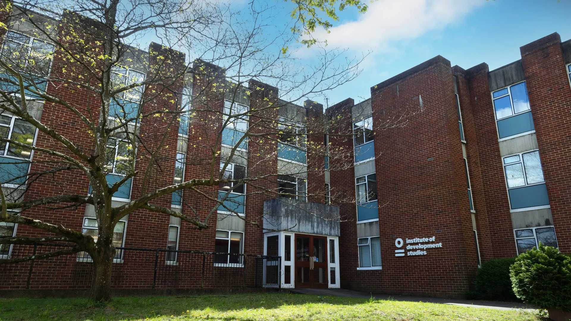 Le bâtiment de l'Institute of Development Studies, institution d'accueil de l'ICTD