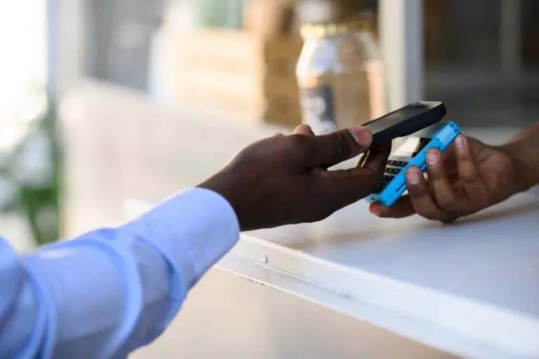 Débloquer des paiements numériques inclusifs et la conformité fiscale en Afrique : enseignements du MWC de Kigali