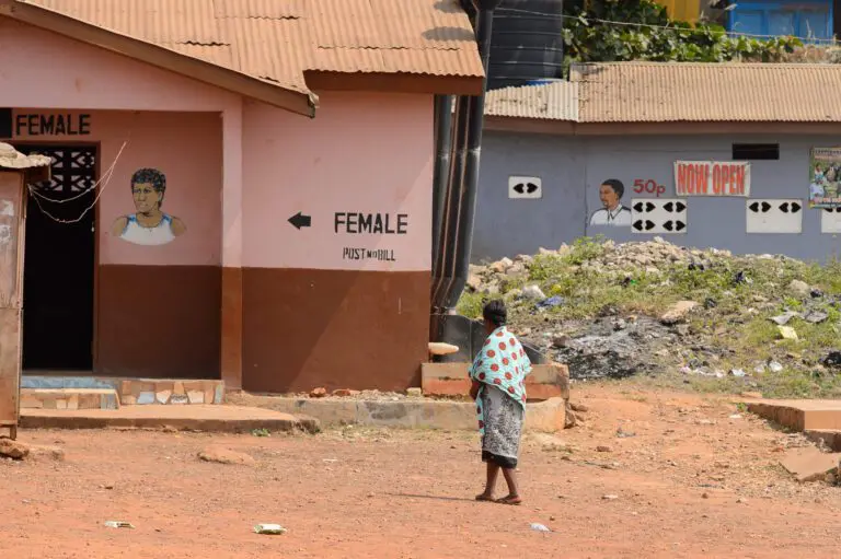 En cette Journée des femmes, parlons des taxes sur les toilettes