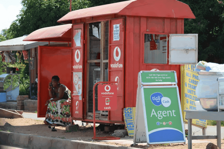 Nouvelles données sur l’e-levy au Ghana : une taxe impopulaire sur les transferts d’argent mobile qui frappe le plus durement les plus pauvres