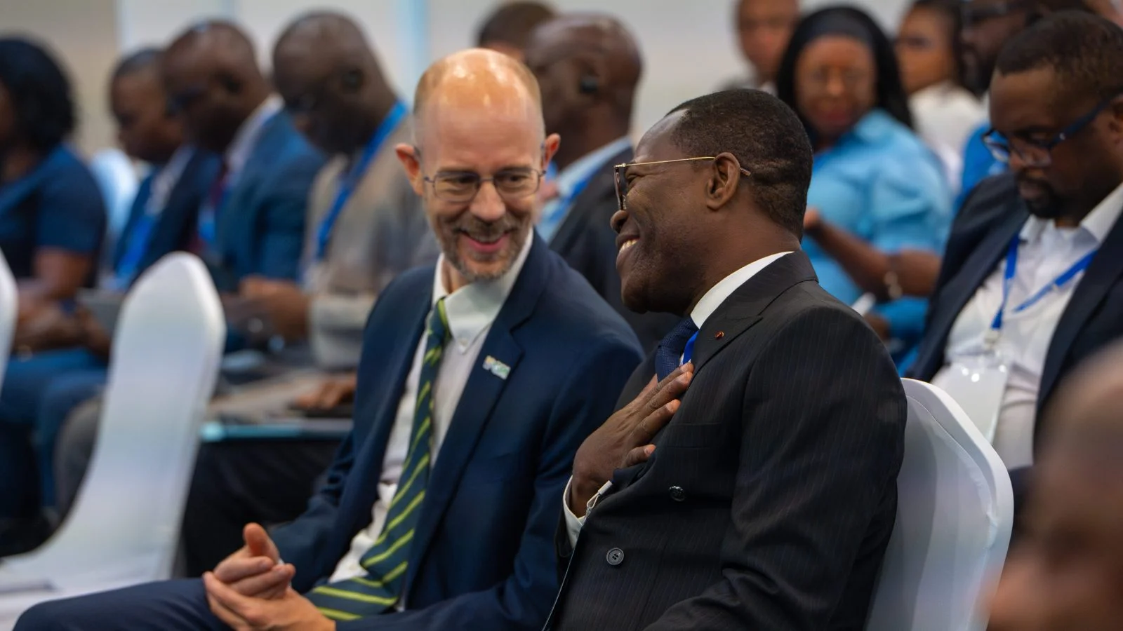Wilson Prichard, président de LoGRI, et Nicolas Yenoussi, directeur général de la DGI du Bénin, en conversation